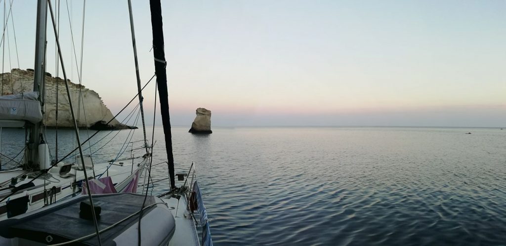 Milos in barca a vela, tutto ciò che c'è da sapere