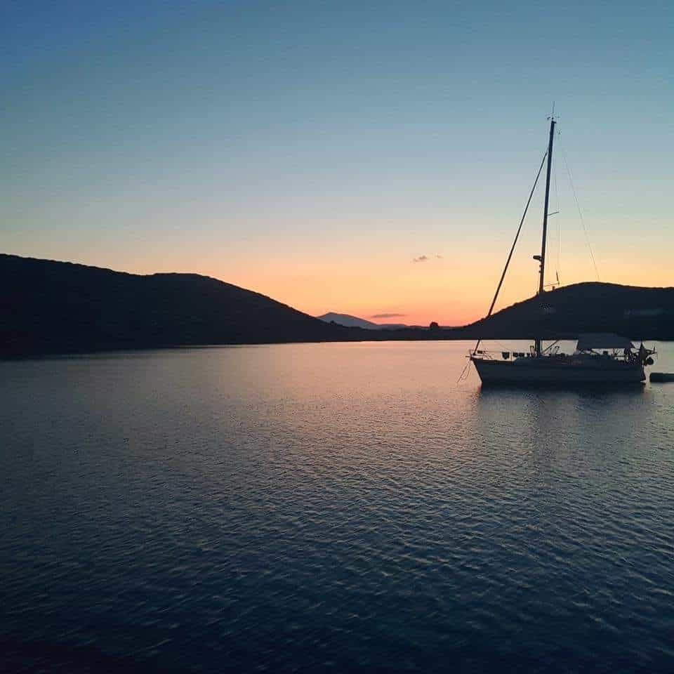 barca a vela cicladi